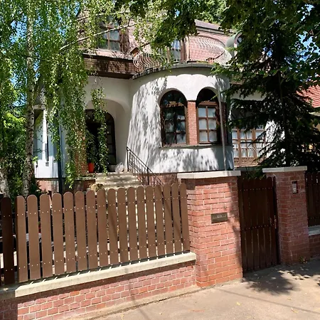 Butterfly بودابست